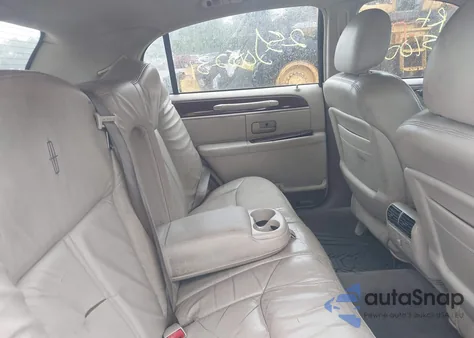 2004 Lincoln Town Car Ultimate from USA, damaged, VIN 1LNHM83W54Y639922